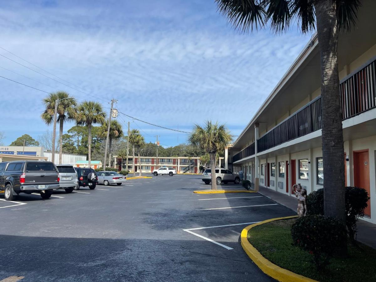 Hole Inn The Wall Hotel - Fort Walton Beach - Sunset Plaza - Nearby Beaches & Hurlburt Exteriér fotografie