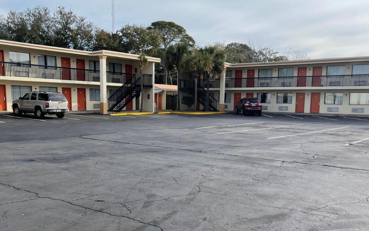 Hole Inn The Wall Hotel - Fort Walton Beach - Sunset Plaza - Nearby Beaches & Hurlburt Exteriér fotografie