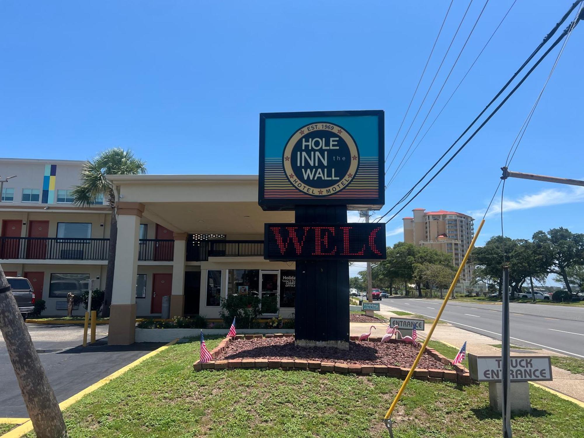 Hole Inn The Wall Hotel - Fort Walton Beach - Sunset Plaza - Nearby Beaches & Hurlburt Exteriér fotografie