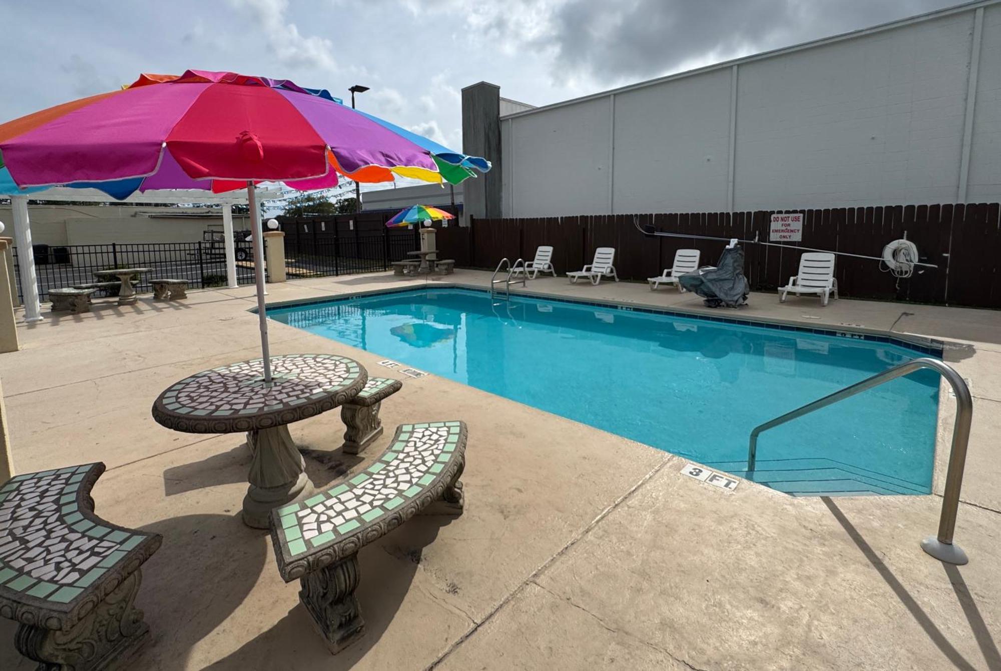 Hole Inn The Wall Hotel - Fort Walton Beach - Sunset Plaza - Nearby Beaches & Hurlburt Exteriér fotografie